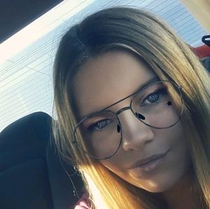 Meet your Posher, Isabel